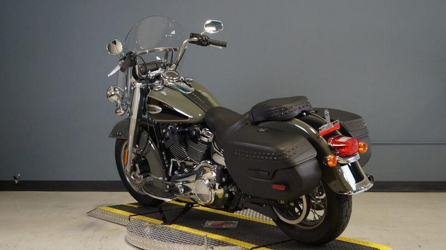 2021 Harley-Davidson® FLHC - Heritage Classic