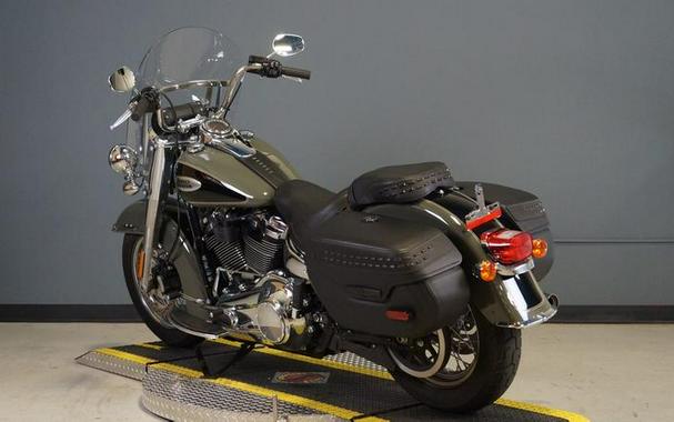 2021 Harley-Davidson® FLHC - Heritage Classic