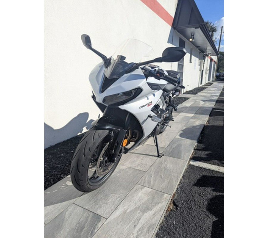 2025 Triumph Daytona 660 Snowdonia WhiteSapphire Black