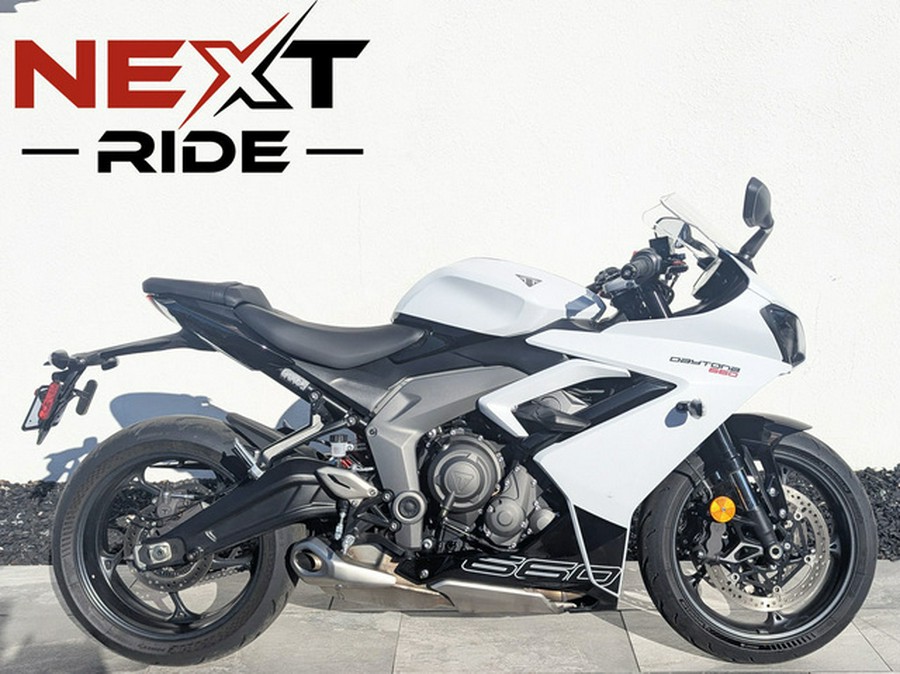 2025 Triumph Daytona 660 Snowdonia WhiteSapphire Black
