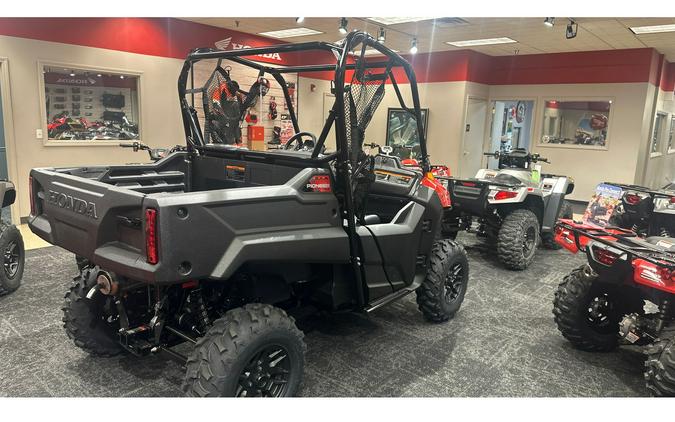 2026 Pioneer 700 Deluxe - Honda