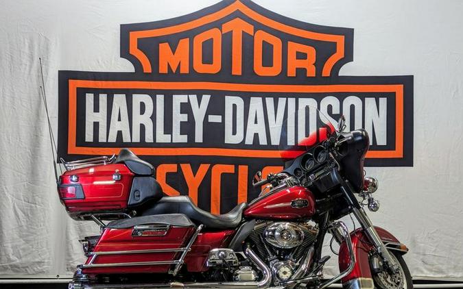 2012 Harley-Davidson® FLHTCU103