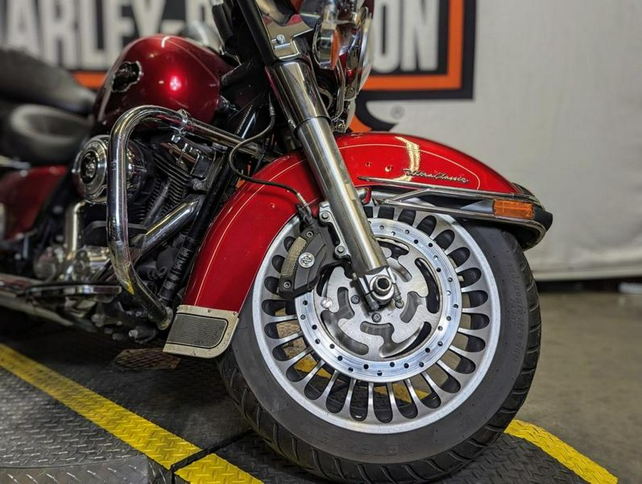 2012 Harley-Davidson® FLHTCU103