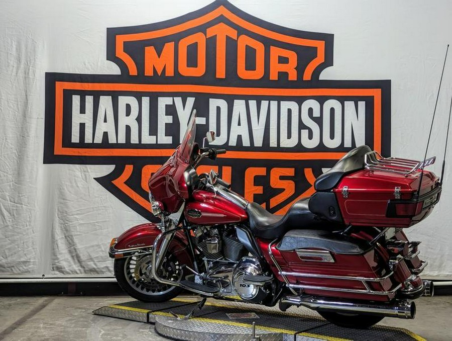 2012 Harley-Davidson® FLHTCU103