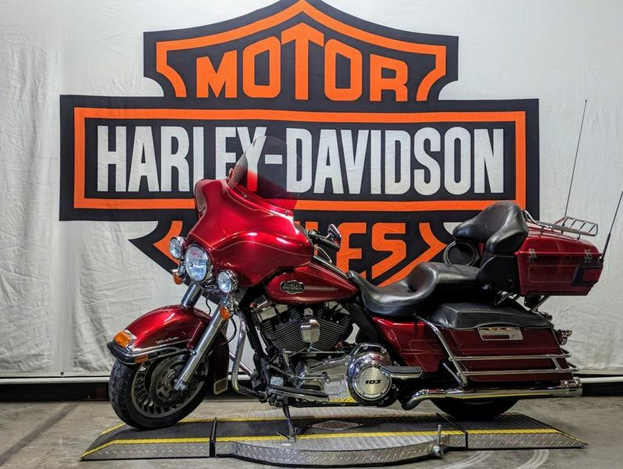 2012 Harley-Davidson® FLHTCU103