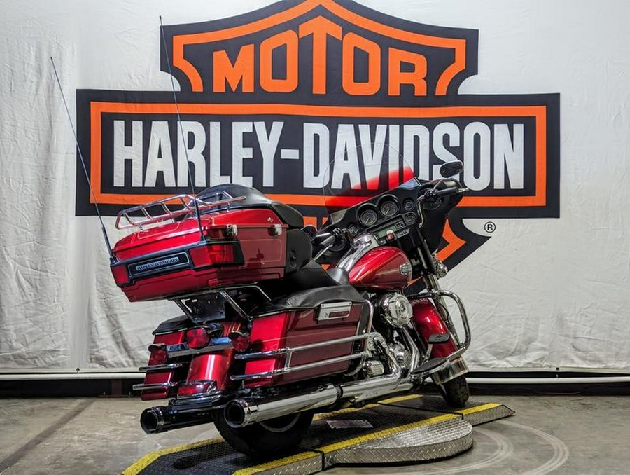 2012 Harley-Davidson® FLHTCU103