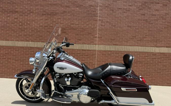 2021 Harley-Davidson® Road King® Midnight Crimson & Stone Washed White Pearl