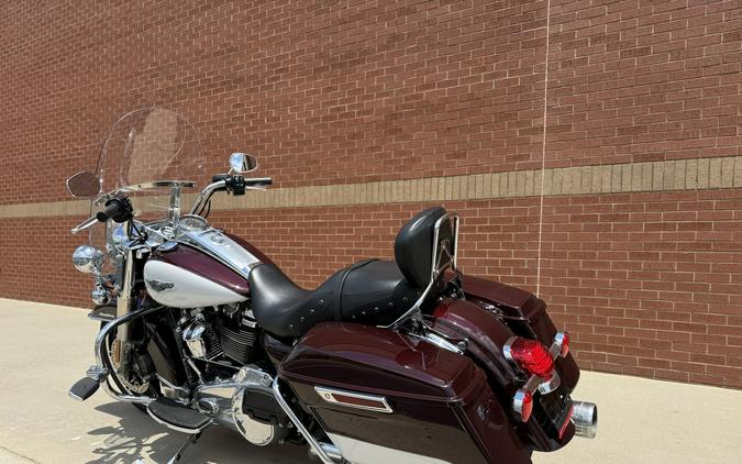 2021 Harley-Davidson® Road King® Midnight Crimson & Stone Washed White Pearl