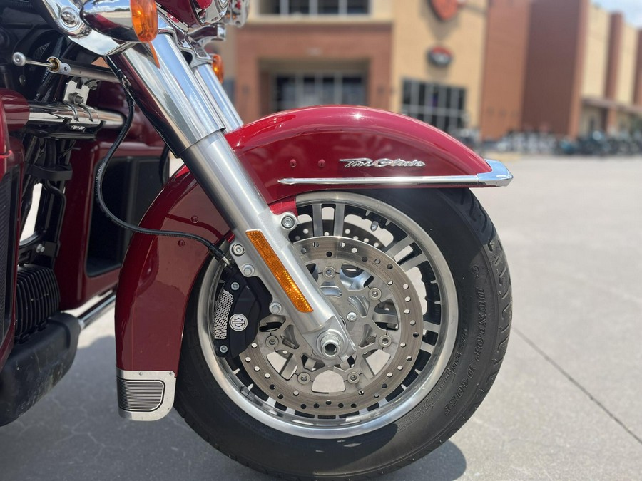 2021 Harley-Davidson® FLHTCUTG Tri Glide® Ultra Billiard Red 856209