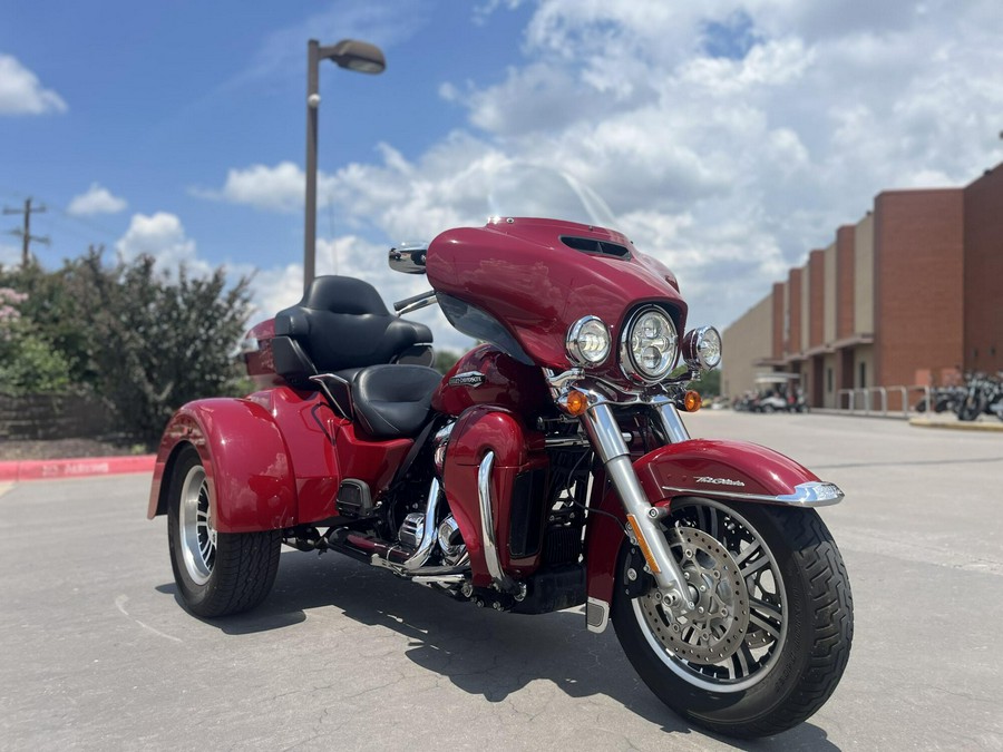 2021 Harley-Davidson® FLHTCUTG Tri Glide® Ultra Billiard Red 856209