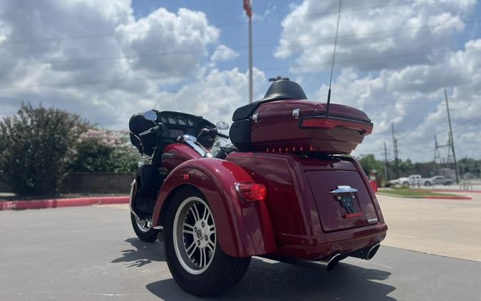 2021 Harley-Davidson® FLHTCUTG Tri Glide® Ultra Billiard Red 856209