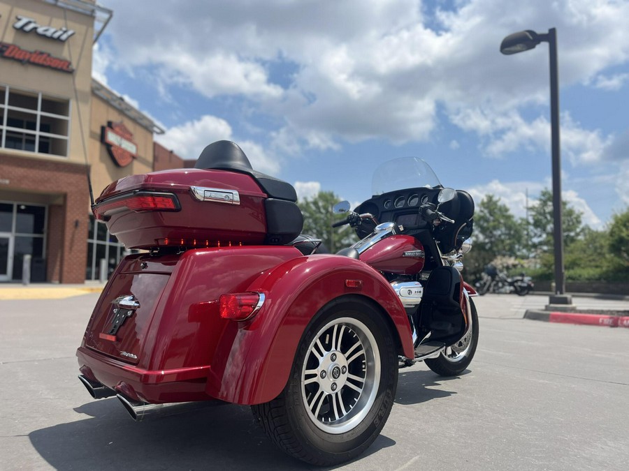 2021 Harley-Davidson® FLHTCUTG Tri Glide® Ultra Billiard Red 856209