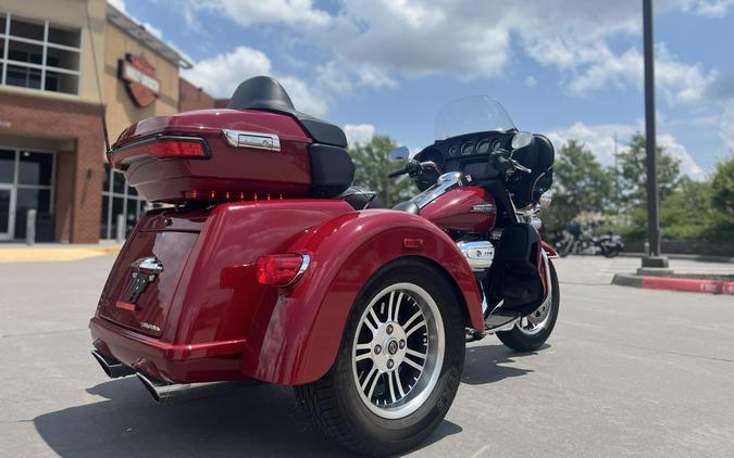 2021 Harley-Davidson® FLHTCUTG Tri Glide® Ultra Billiard Red 856209