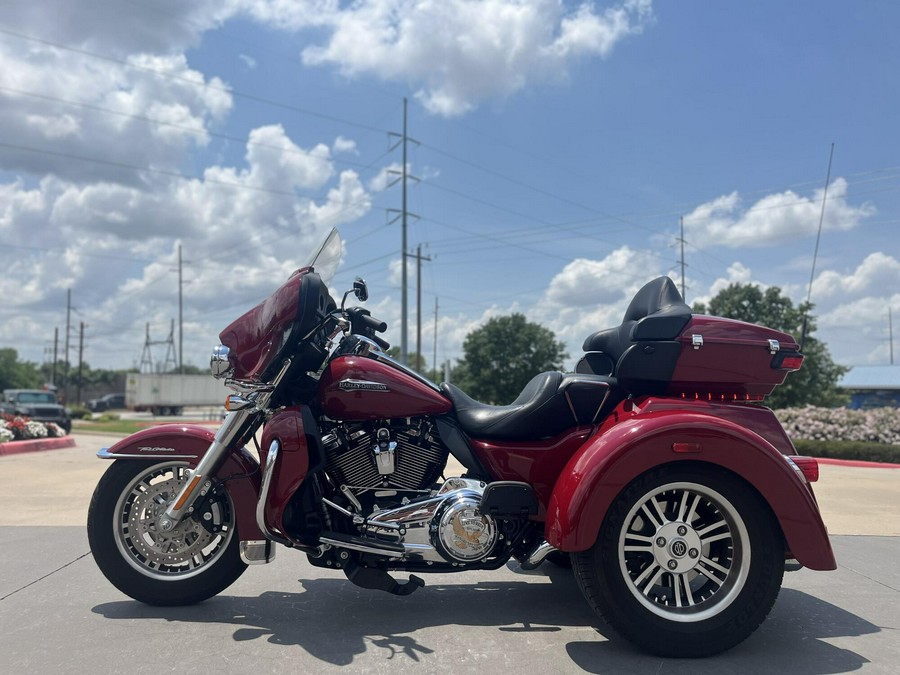 2021 Harley-Davidson® FLHTCUTG Tri Glide® Ultra Billiard Red 856209