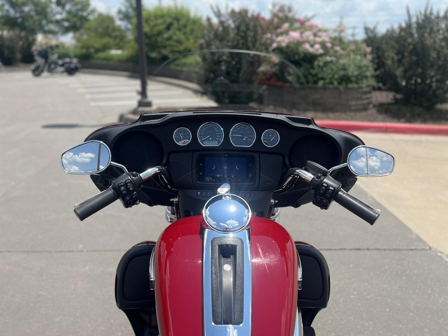 2021 Harley-Davidson® FLHTCUTG Tri Glide® Ultra Billiard Red 856209