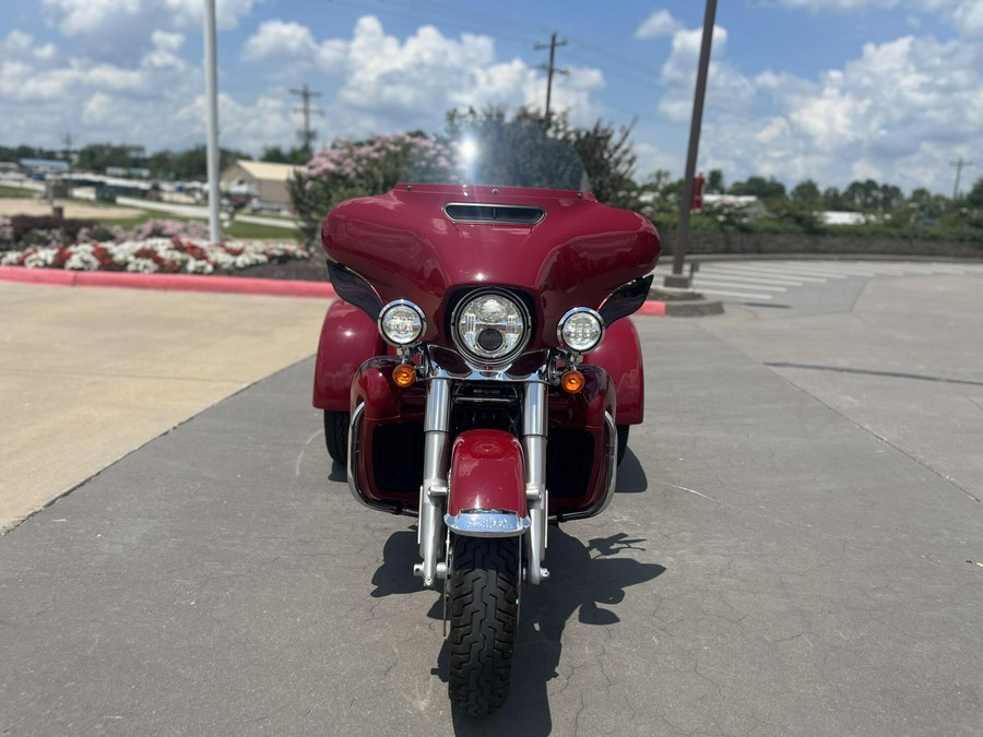 2021 Harley-Davidson® FLHTCUTG Tri Glide® Ultra Billiard Red 856209
