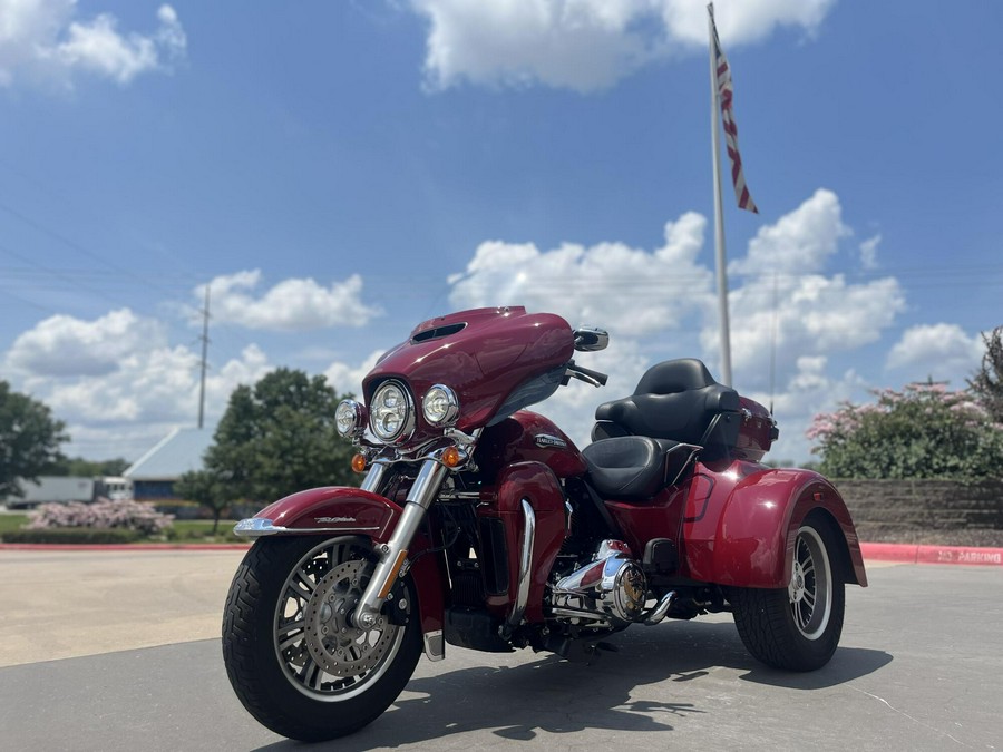 2021 Harley-Davidson® FLHTCUTG Tri Glide® Ultra Billiard Red 856209