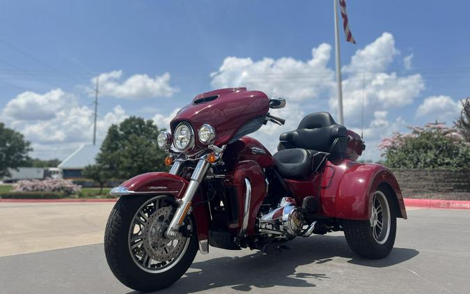2021 Harley-Davidson® FLHTCUTG Tri Glide® Ultra Billiard Red 856209