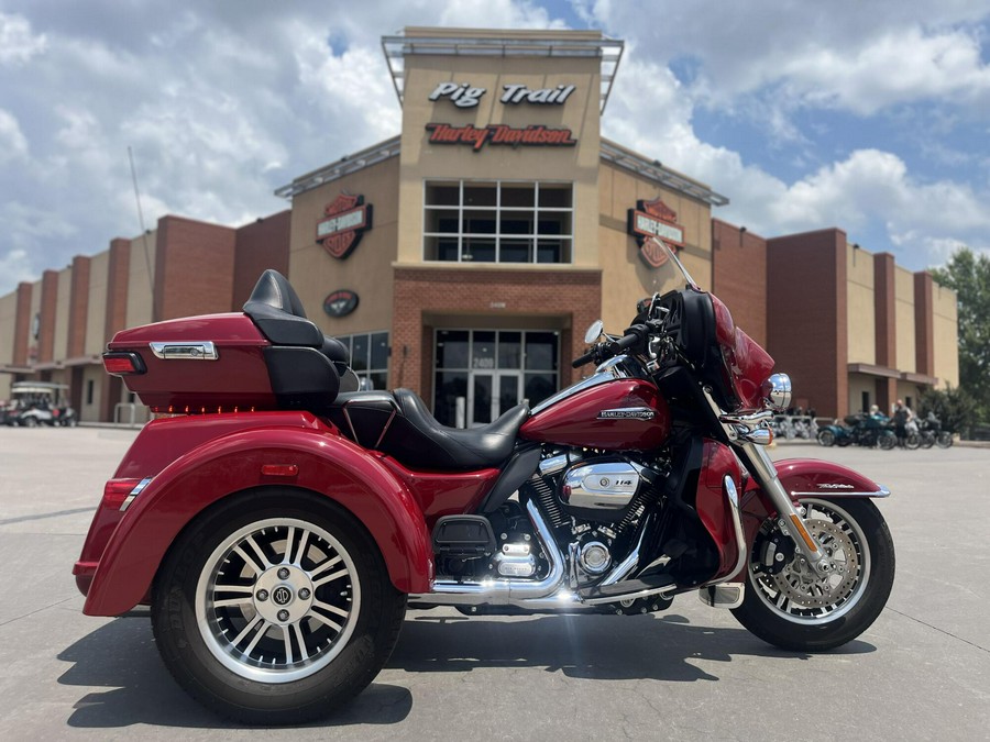 2021 Harley-Davidson® FLHTCUTG Tri Glide® Ultra Billiard Red 856209