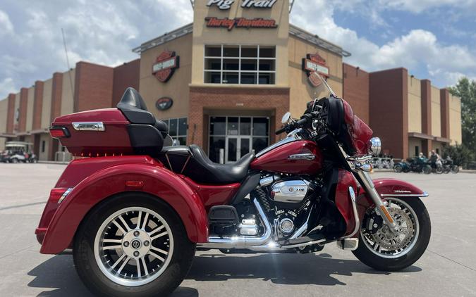 2021 Harley-Davidson® FLHTCUTG Tri Glide® Ultra Billiard Red 856209