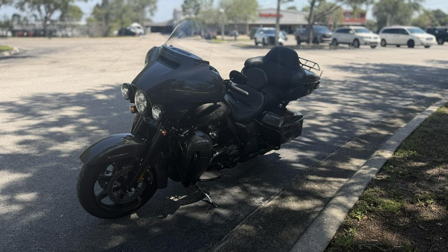 2023 Harley-Davidson® Ultra Limited Gray Haze - Black Finish