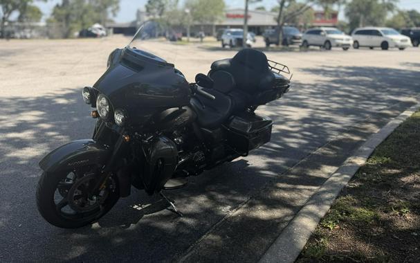 2023 Harley-Davidson® Ultra Limited Gray Haze - Black Finish