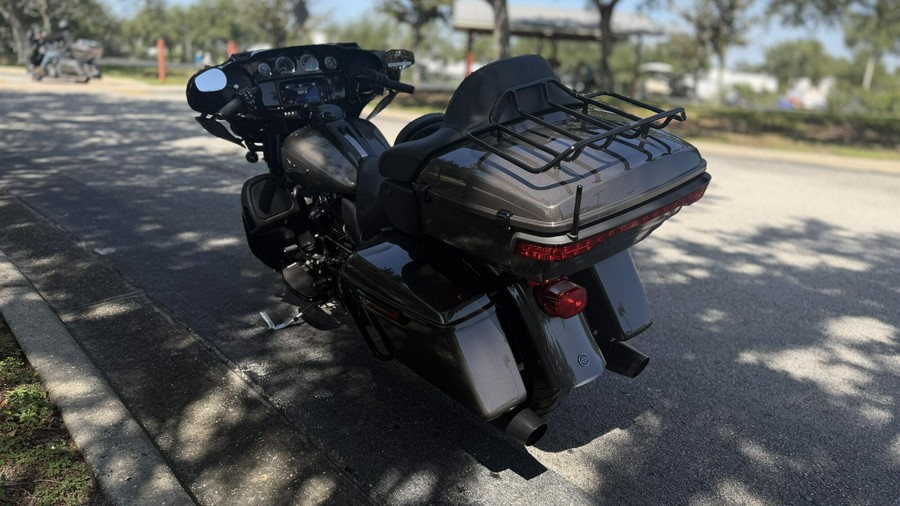 2023 Harley-Davidson® Ultra Limited Gray Haze - Black Finish