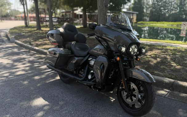 2023 Harley-Davidson® Ultra Limited Gray Haze - Black Finish