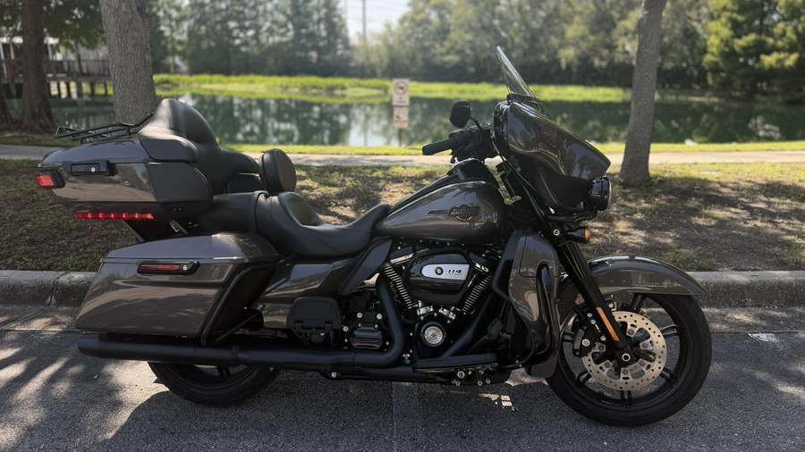 2023 Harley-Davidson® Ultra Limited Gray Haze - Black Finish