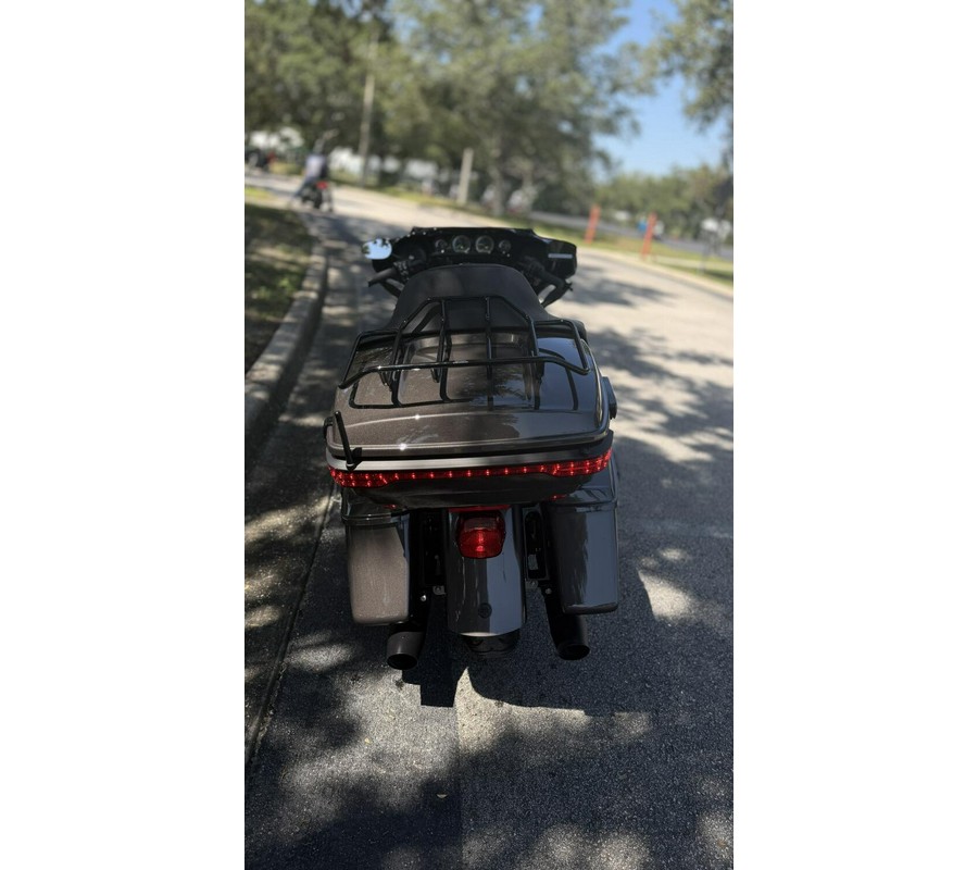 2023 Harley-Davidson® Ultra Limited Gray Haze - Black Finish