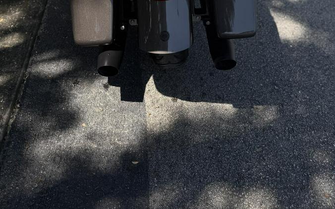 2023 Harley-Davidson® Ultra Limited Gray Haze - Black Finish