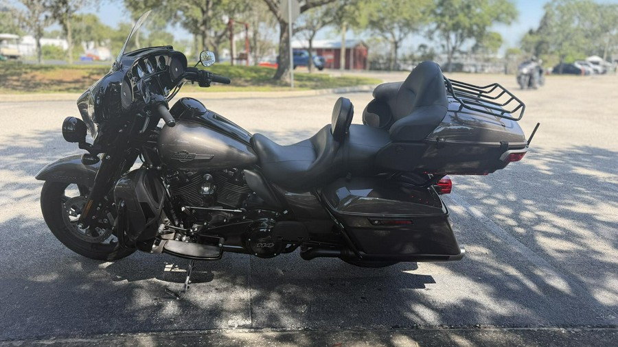 2023 Harley-Davidson® Ultra Limited Gray Haze - Black Finish