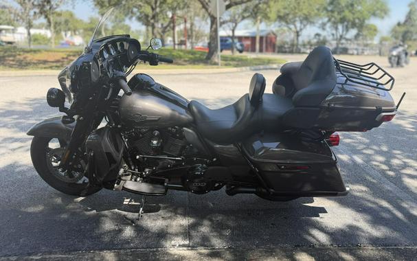 2023 Harley-Davidson® Ultra Limited Gray Haze - Black Finish
