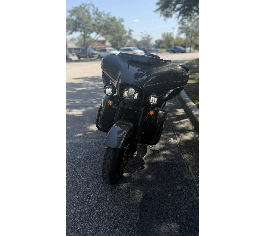 2023 Harley-Davidson® Ultra Limited Gray Haze - Black Finish