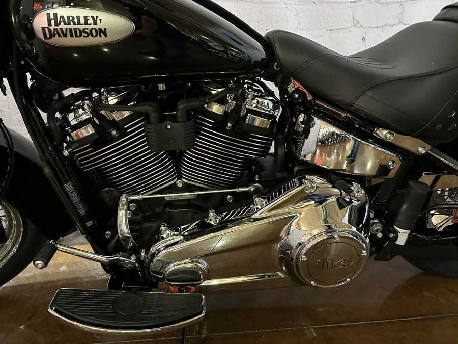 2024 Harley-Davidson Heritage Classic FLHCS Vivid Black