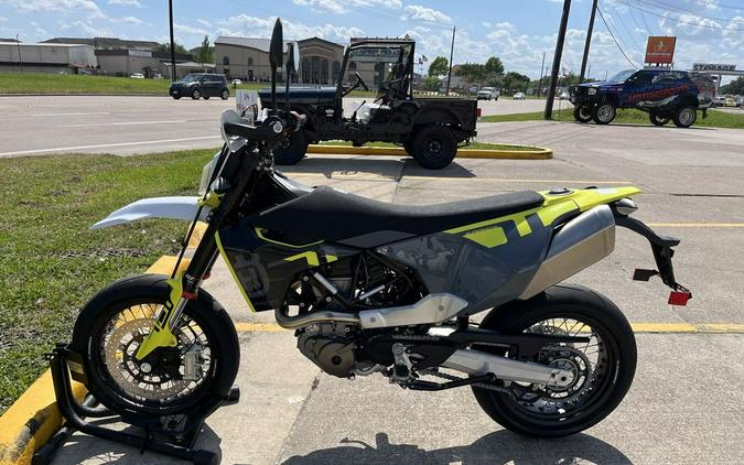 2024 Husqvarna® 701 Supermoto