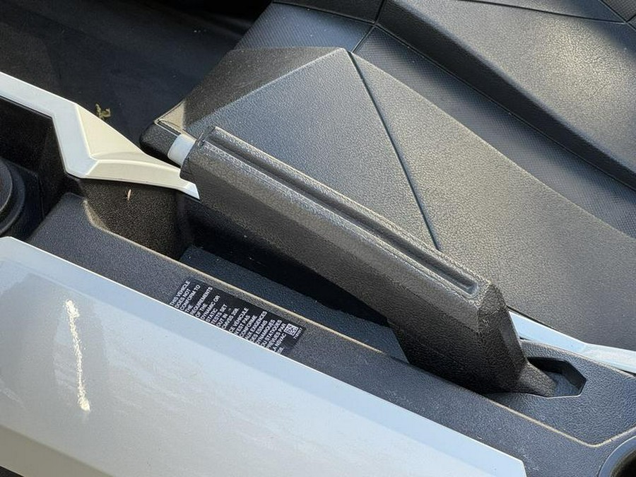 2016 Polaris® Slingshot SL LE White Pearl