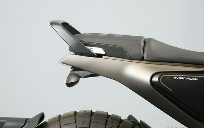 2023 Husqvarna SVARTPILEN 401