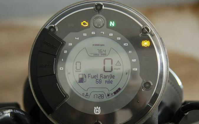 2023 Husqvarna SVARTPILEN 401