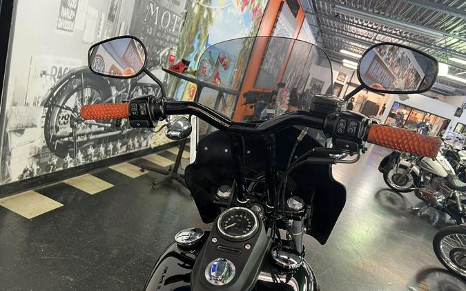 2017 Harley-Davidson Street Bob Vivid Black FXDB