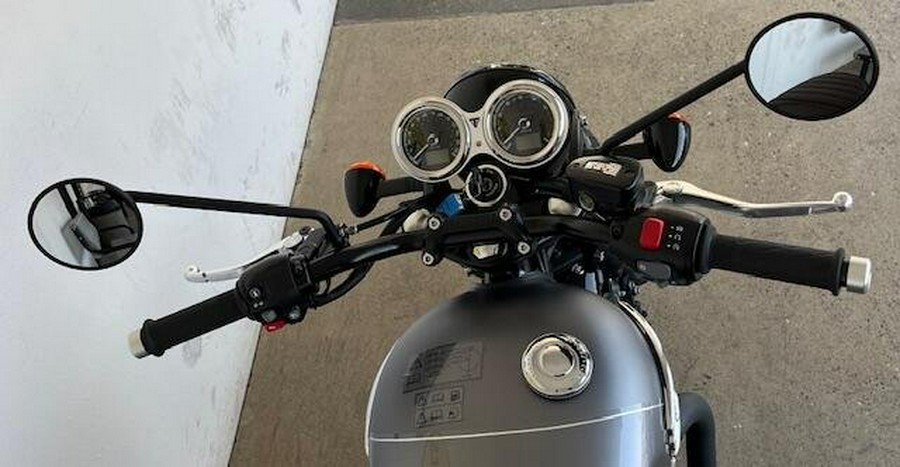 2025 Triumph BONNEVILLE T120 BLACK