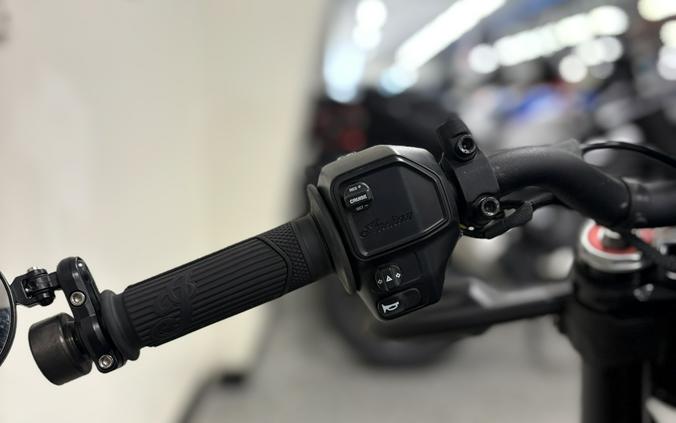 2023 Indian Motorcycle FTR Stealth Gray / Orange Burst - UO8637