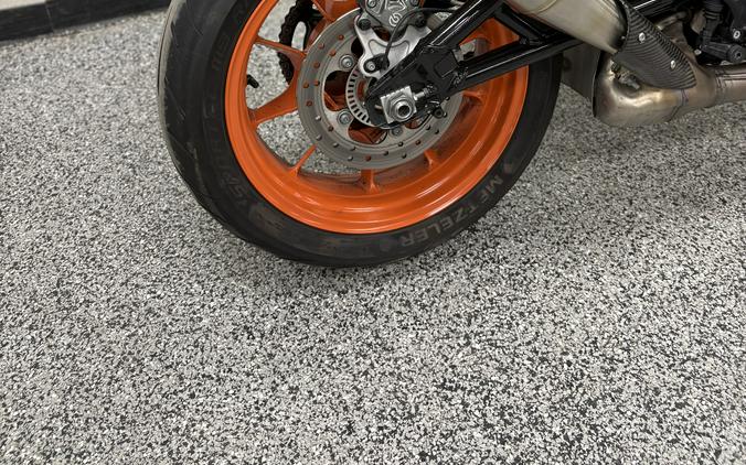 2023 Indian Motorcycle FTR Stealth Gray / Orange Burst - UO8637