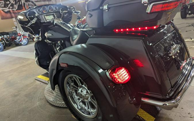 2018 Harley-Davidson Tri Glide Ultra Black Tempest