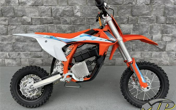 2023 KTM SX-E 3 First Look [Just In Time For Christmas]