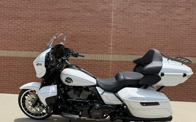 2026 Harley-Davidson® Street Glide Limited White Onyx Pearl Black Trim