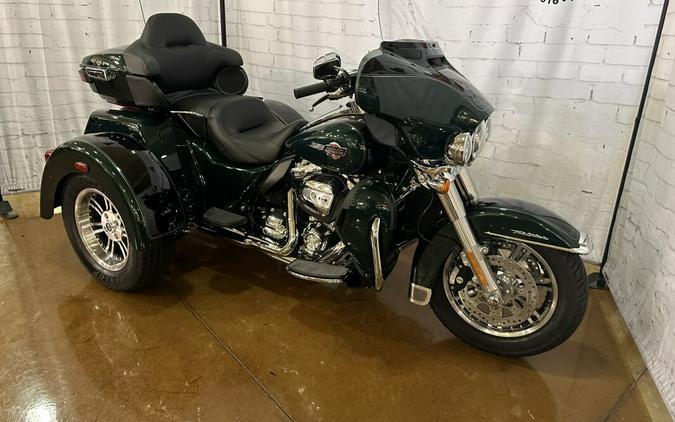 2024 Harley-Davidson Tri Glide Ultra FLHTCUTG Alpine Green / Vivid Black