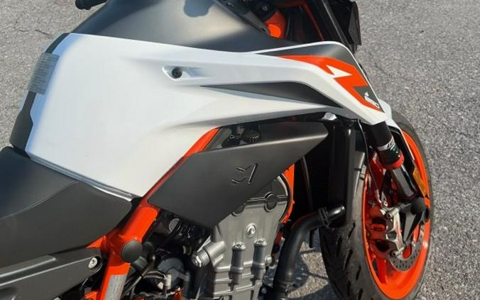 2021 KTM 890 DUKE R