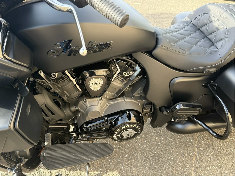 2023 Indian Pursuit® Dark Horse® with Premium Package