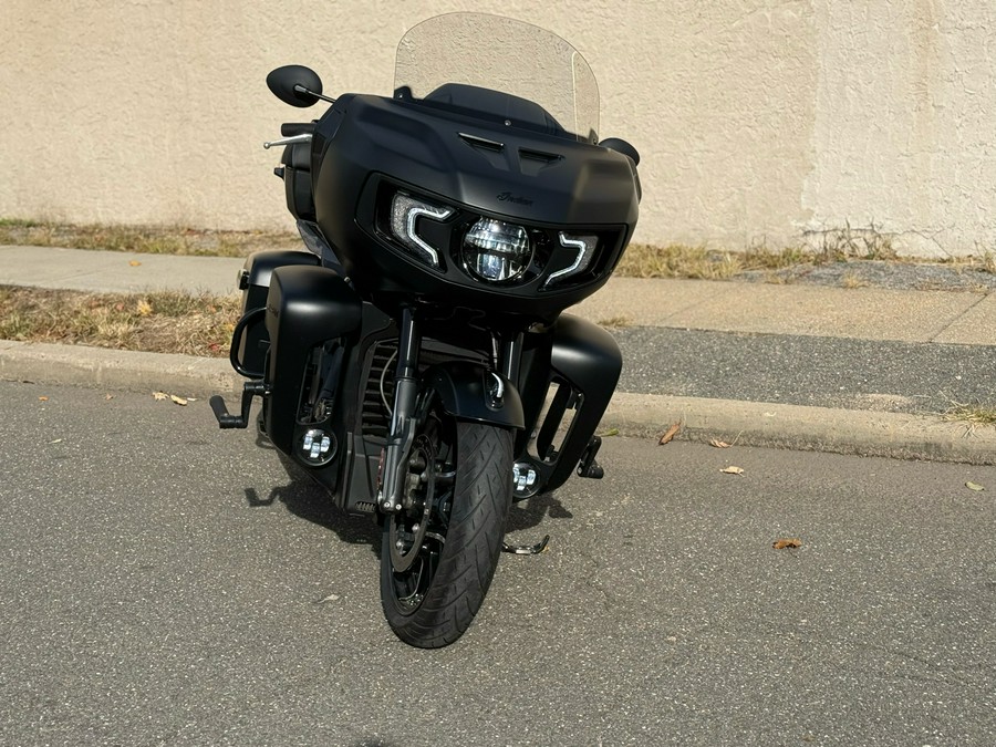 2023 Indian Pursuit® Dark Horse® with Premium Package